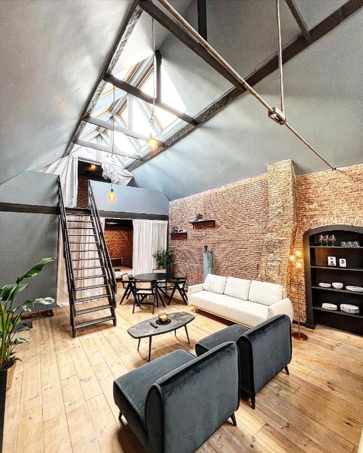 Gigi Home's Apartment *